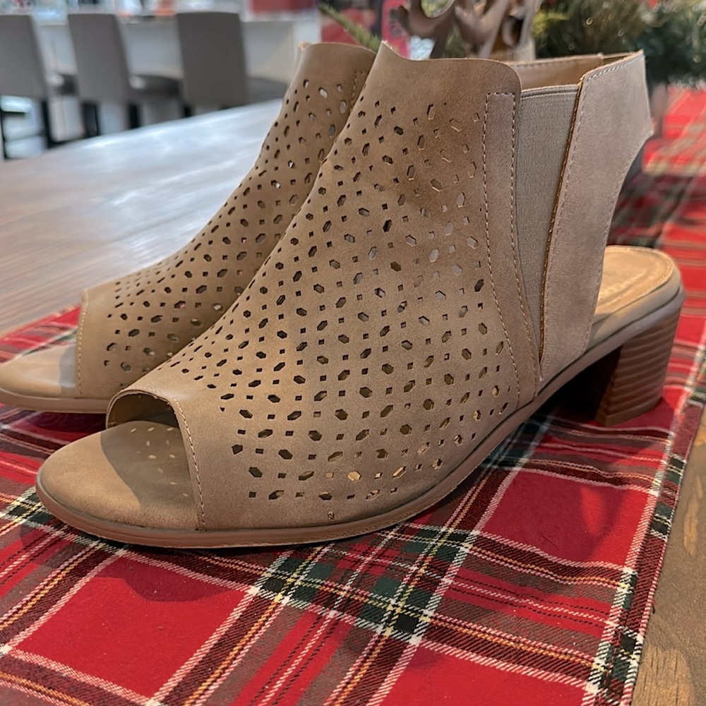 Torrid Peep Toe Ankle Boots 11W, Block Heel Beige/Tan